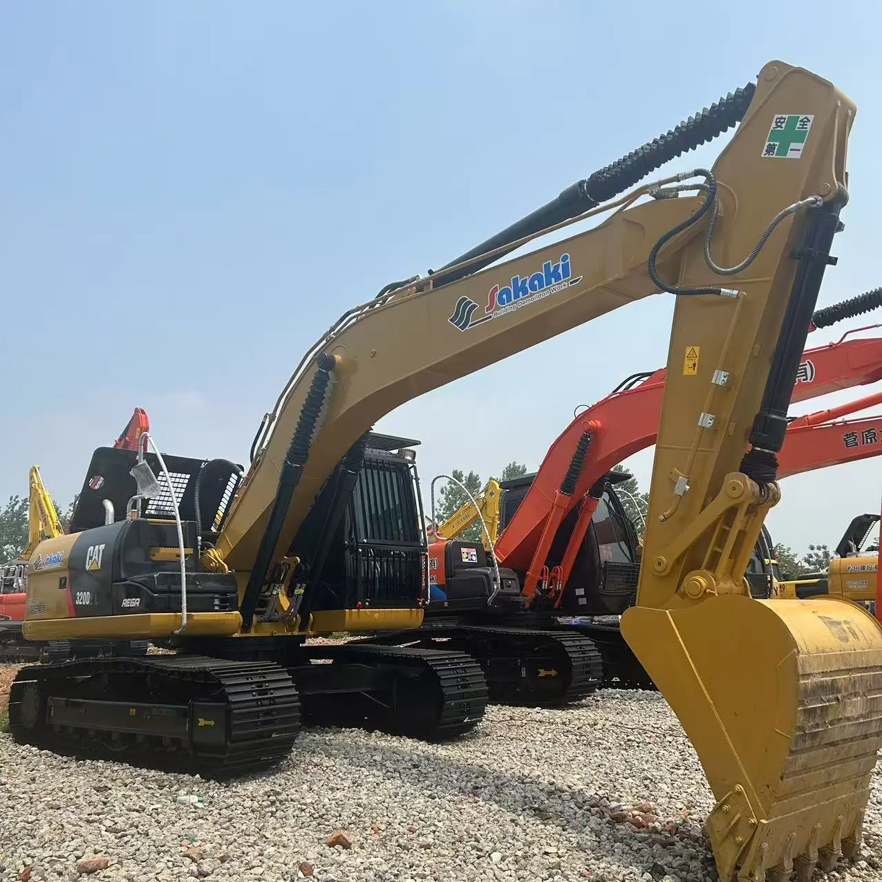 حفارة CAT 320D2L مستعملة للبيع - معدات بناء موثوقة واقتصادية 1