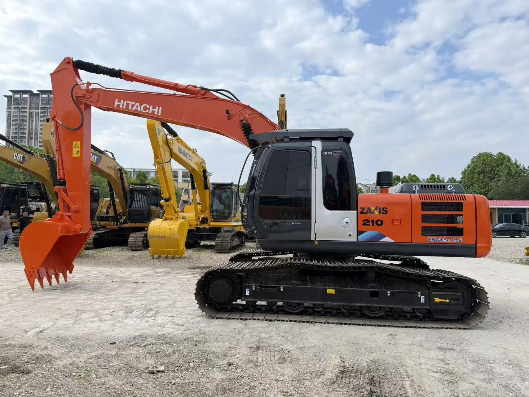 Hitachi ZX210 21 Ton Hydraulic Crawler Excavator for Sale 1