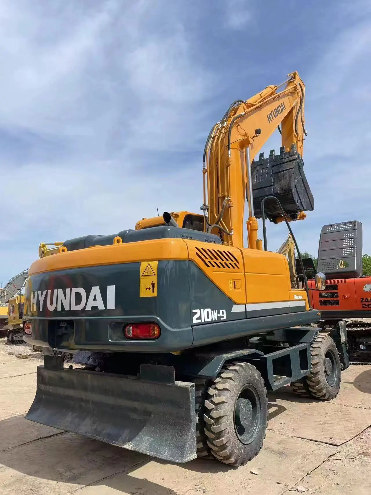 Used Hyundai R210W-9 Wheeled Excavator | Hyundai 210W-9 Excavator 1