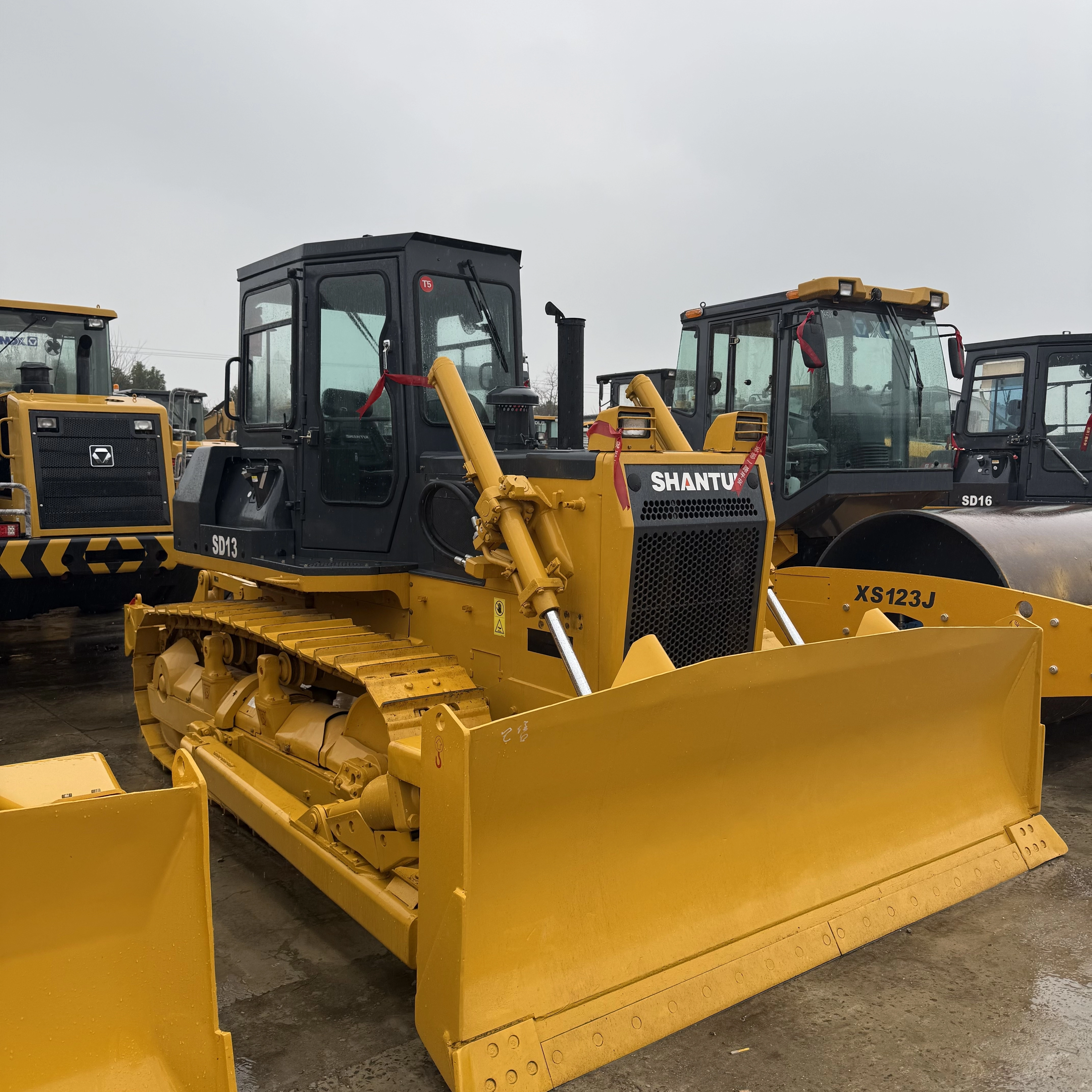 Used Shantui SD13 Bulldozer | SD13 Crawler Dozer for Construction 1