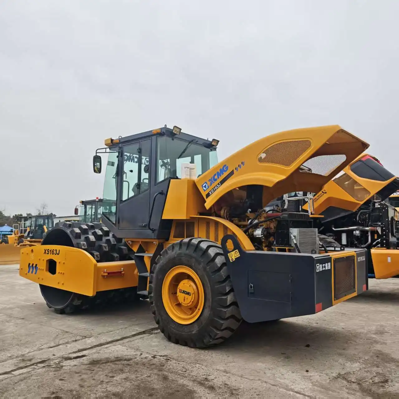 Used XCMG XS163J Vibratory Roller | XCMG XS163J Road Compactor 1