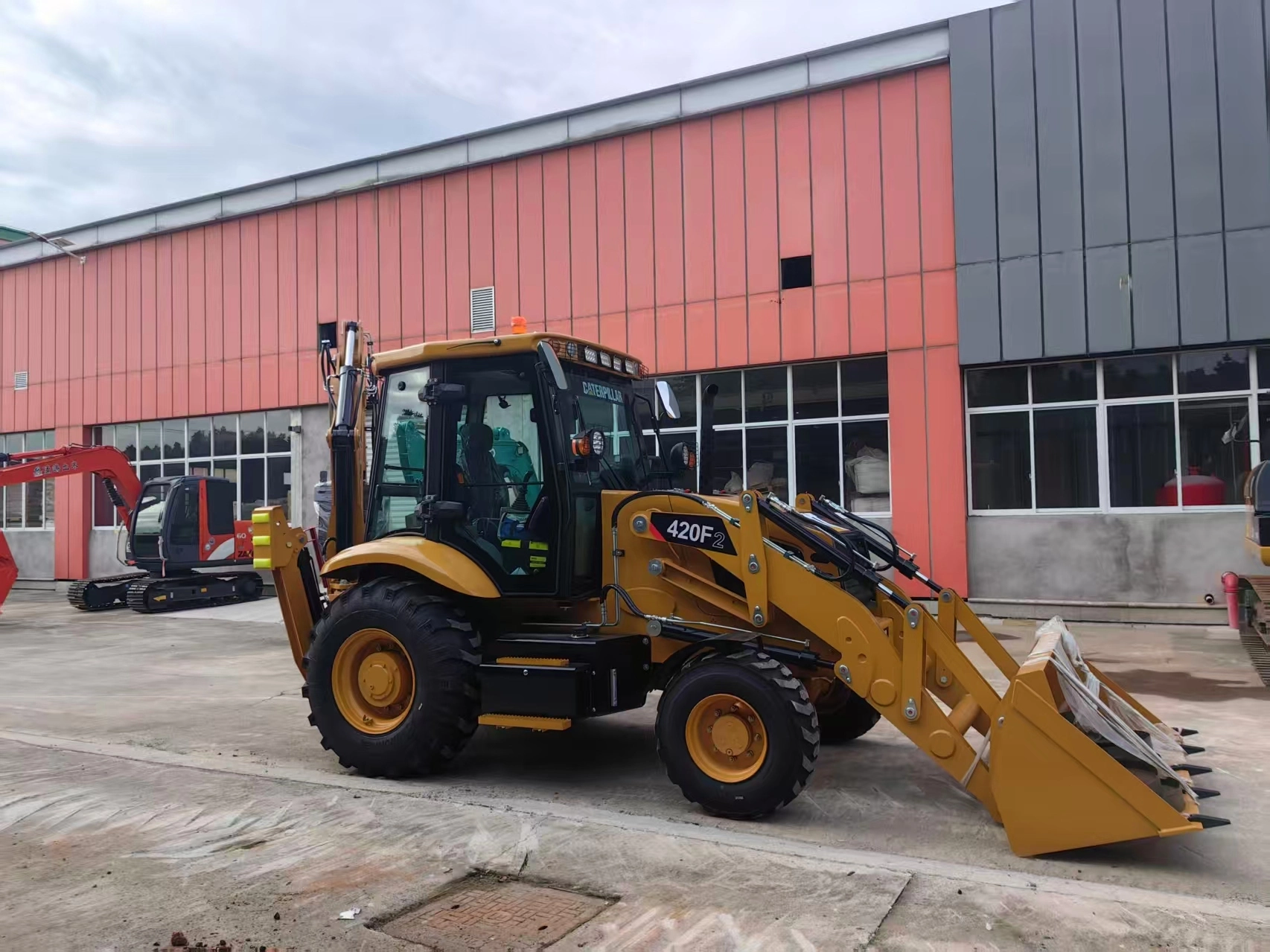 Used CAT 420F2 Backhoe Loader Construction Equipment with Excavation and Loading Functions for Sale 1