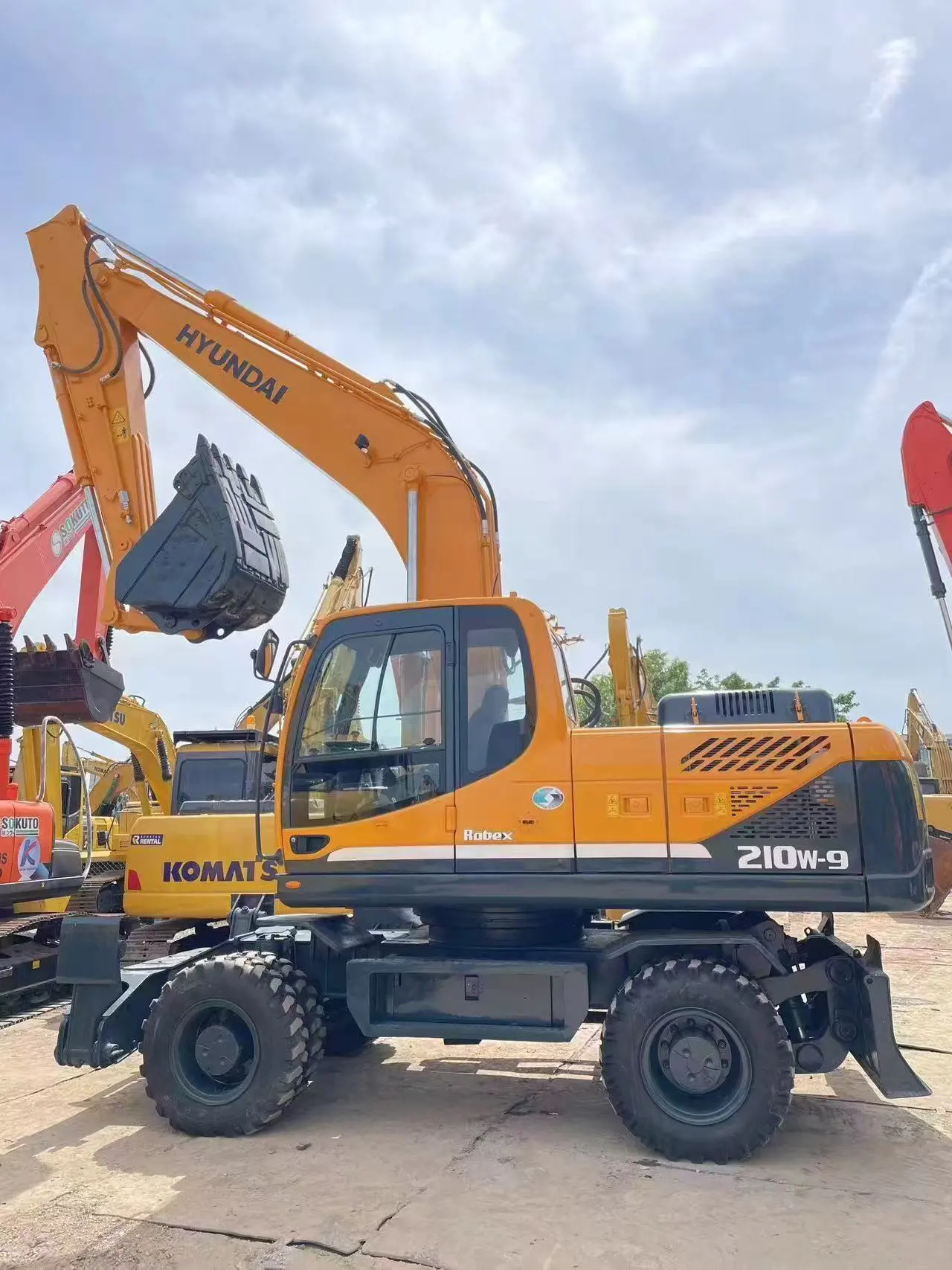 Used Hyundai R210W-9 Wheeled Excavator 21 Ton Hydraulic Construction Machine for Roadwork, Earthmoving and Urban Projects for Sale 1