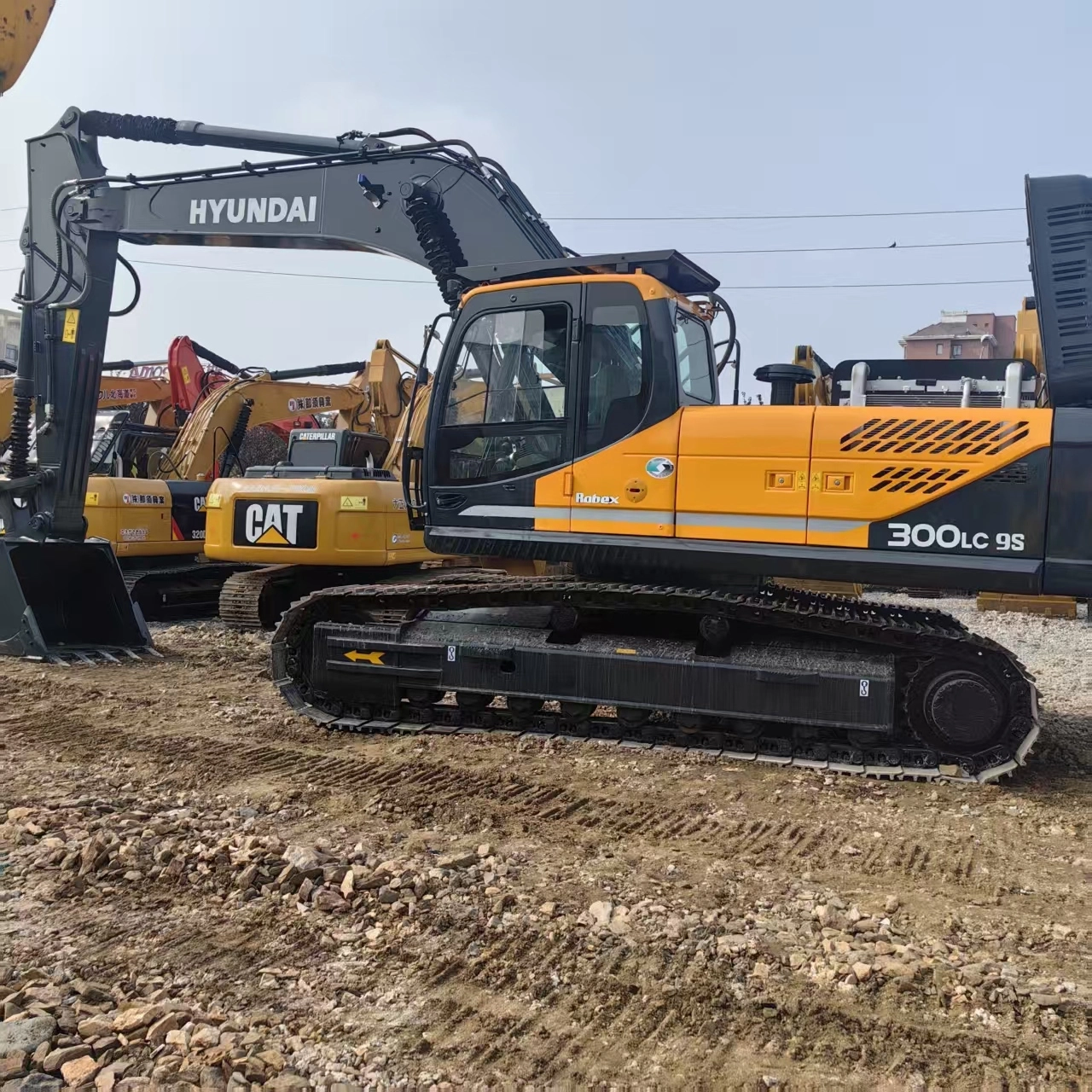 Used Hyundai R330LC-9S 33 Ton Crawler Excavator with 248 HP Diesel Engine and 1.44 m³ Bucket for Heavy-Duty Construction, Mining and Earthmoving for Sale 1