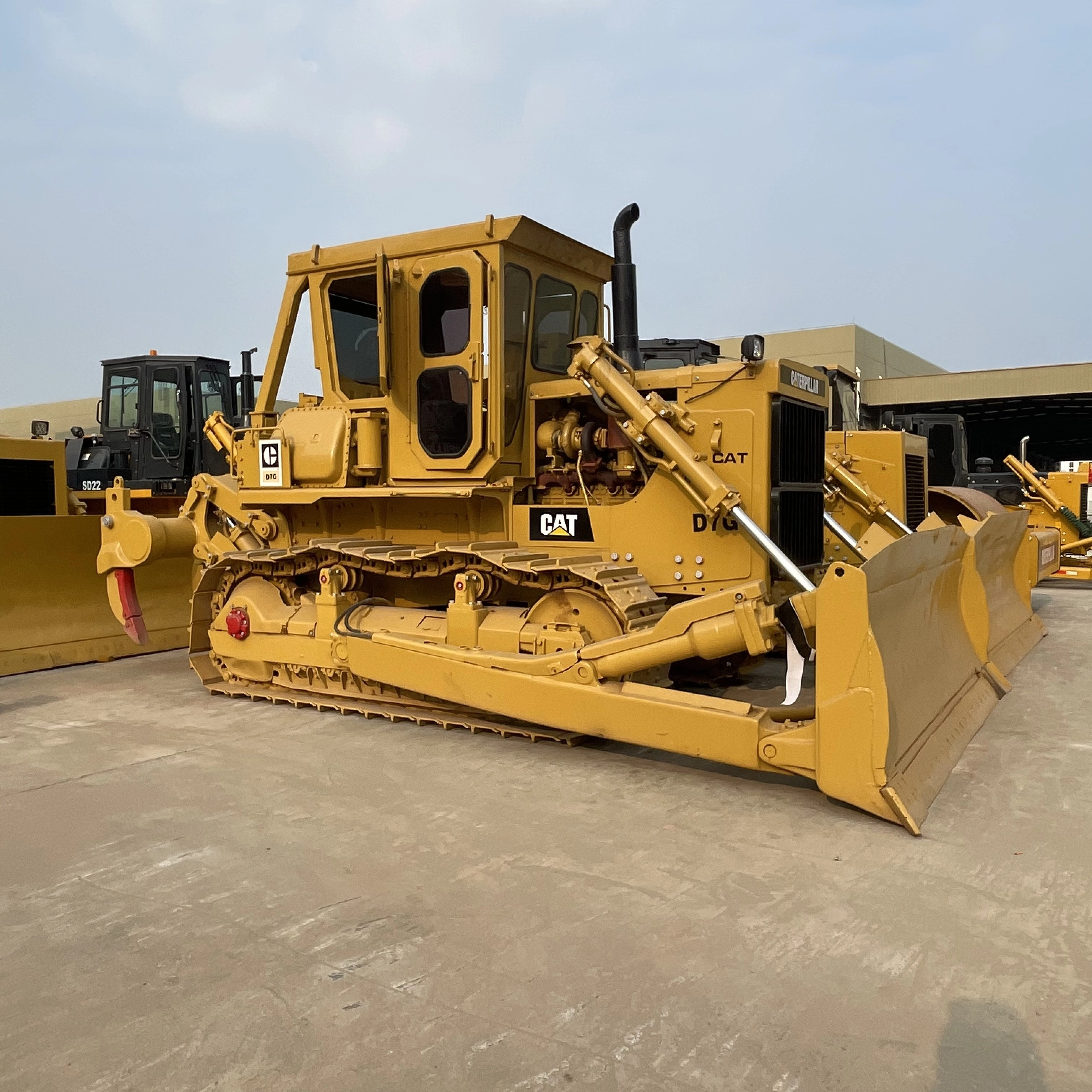 جرافة مجنزرة مستعملة من طراز CAT D7G للبيع، جرافة مجنزرة من طراز Caterpillar D7G 1