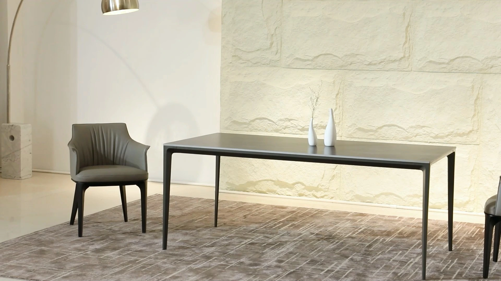 Nuovi tavoli da pranzo moderni minimalisti grigi Pulipis BK Ciandre 1