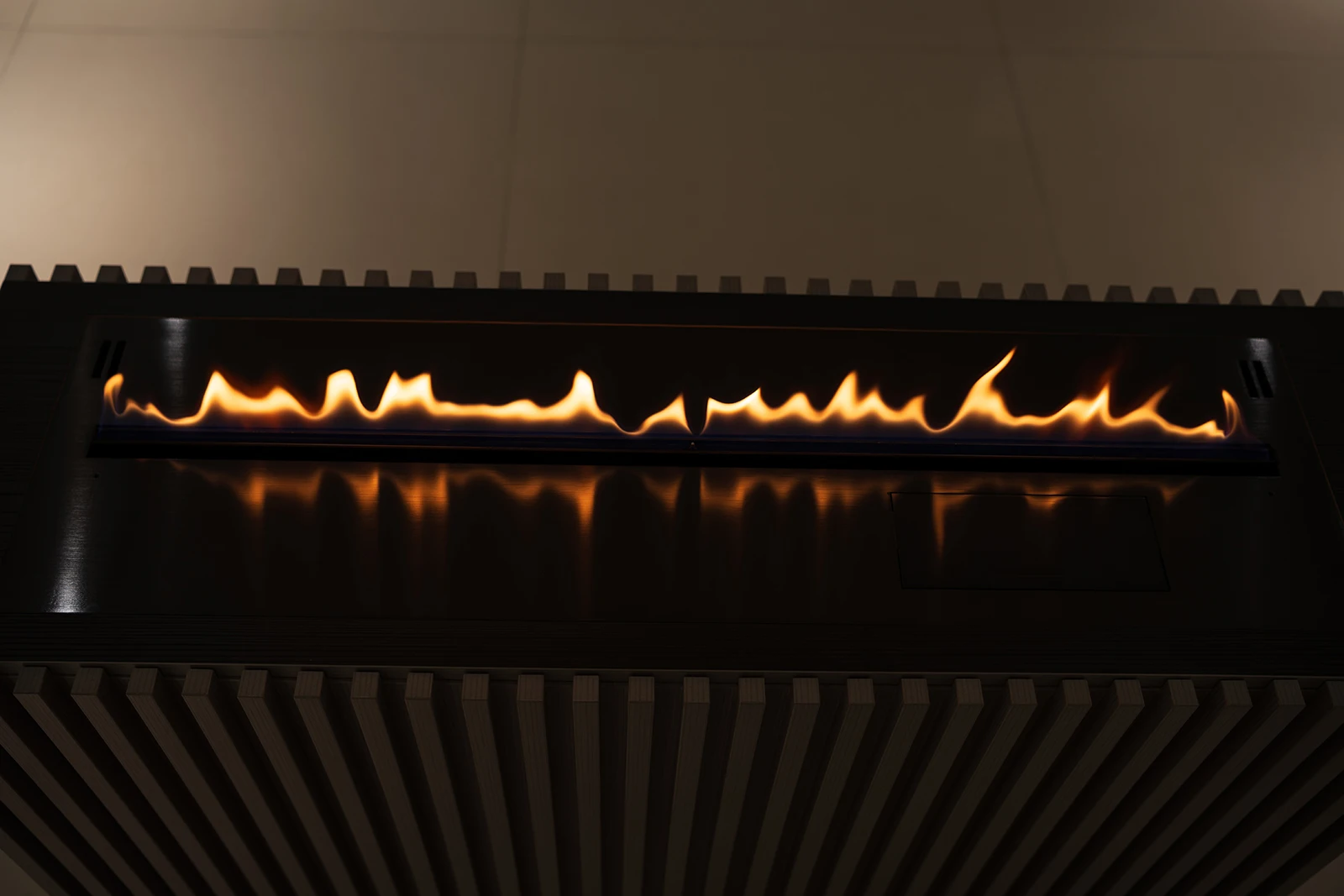 围绕壁炉布置客厅| 艺术壁炉, image size:1600x1067