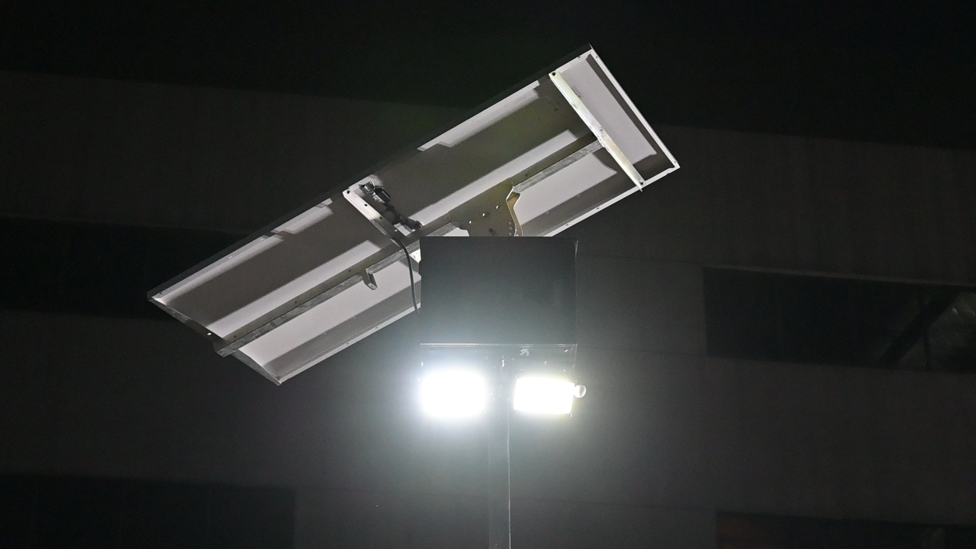 Mobile Solar Light Tower 100W 1