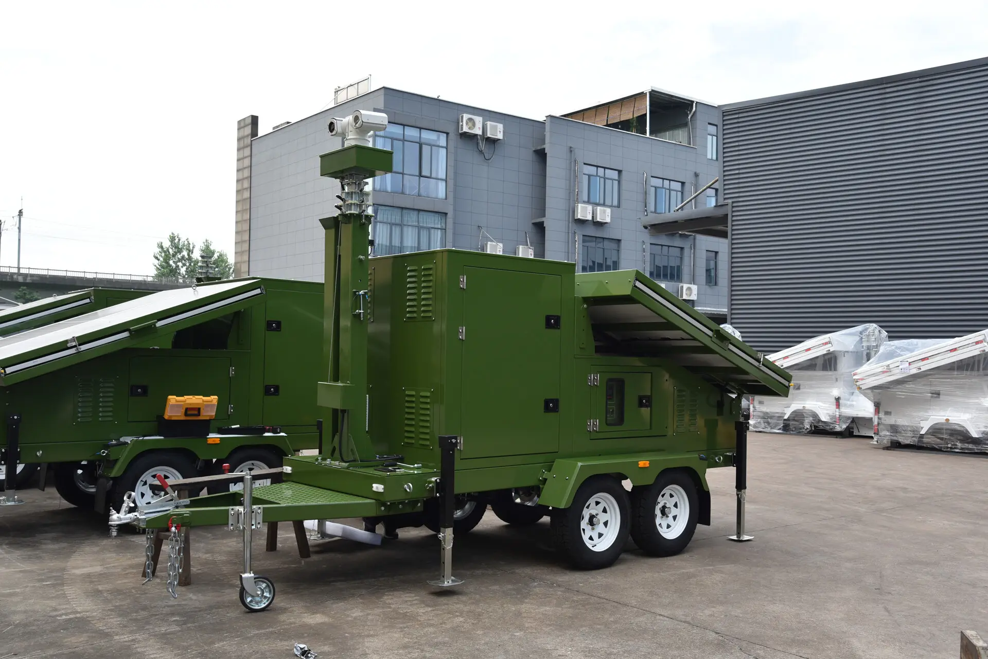 95% Efficiency 40A MPPT 4x460W Monocrystalline Silicon Solar Cctv Trailer BIGLUX 5
