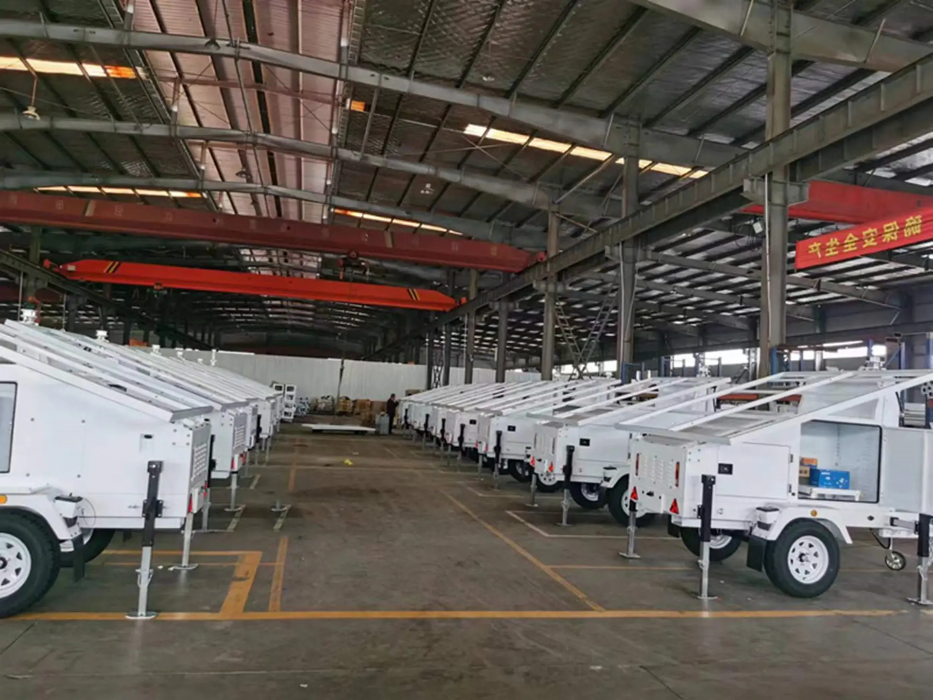 95% Efficiency 40A MPPT 4x460W Monocrystalline Silicon Solar Cctv Trailer BIGLUX 4