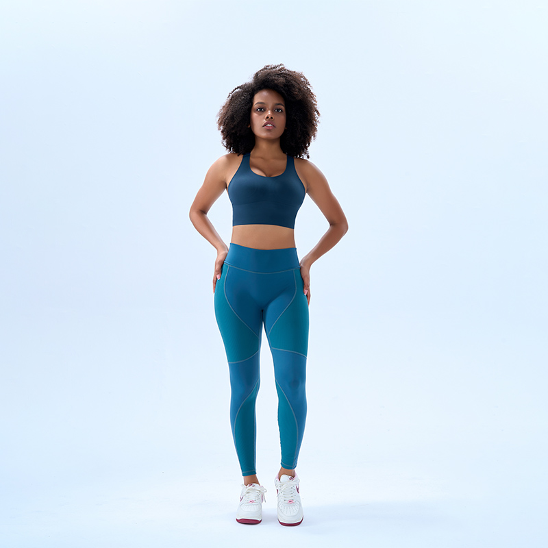 Sports Bra ligeramente acolchado para el diseño OEMMODERN en el lugar de trabajo 3