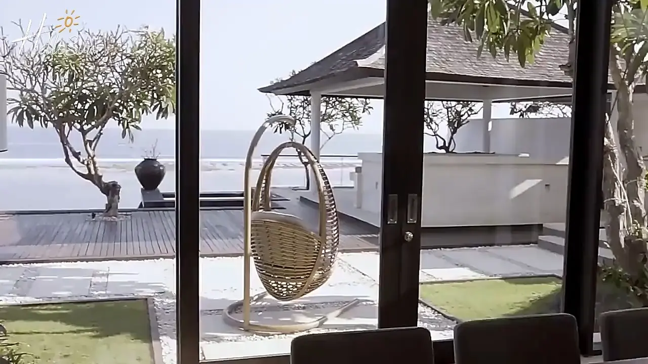 Ultimate Outdoor Swing Chair: Your Vacation Oasis in a Water Repellent Garden Setting HS-SW4003 1