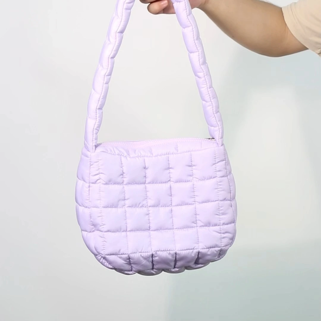 Petit sac à bandoulière matelassé avec sangle confortable 1