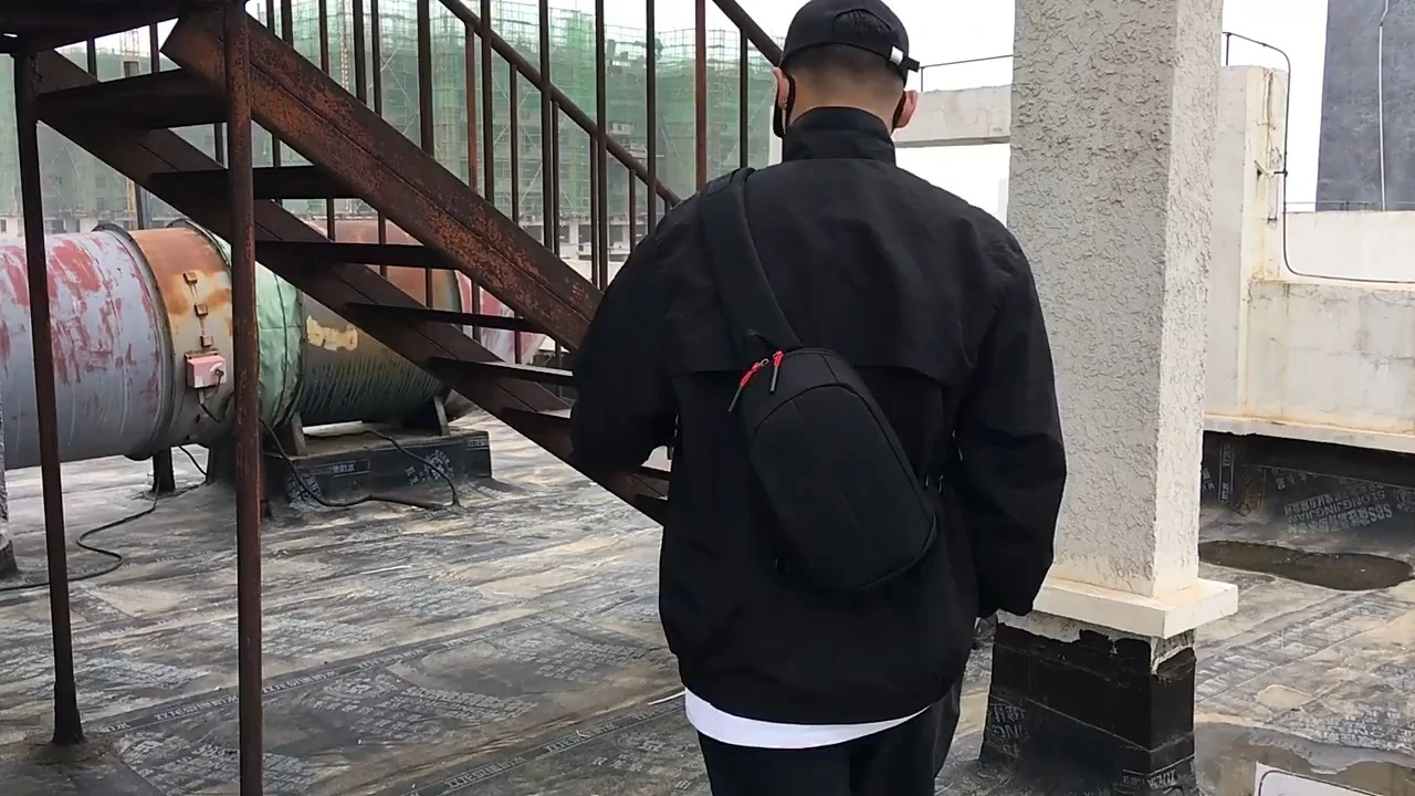 Мужские нагрудные сумки через плечо 1