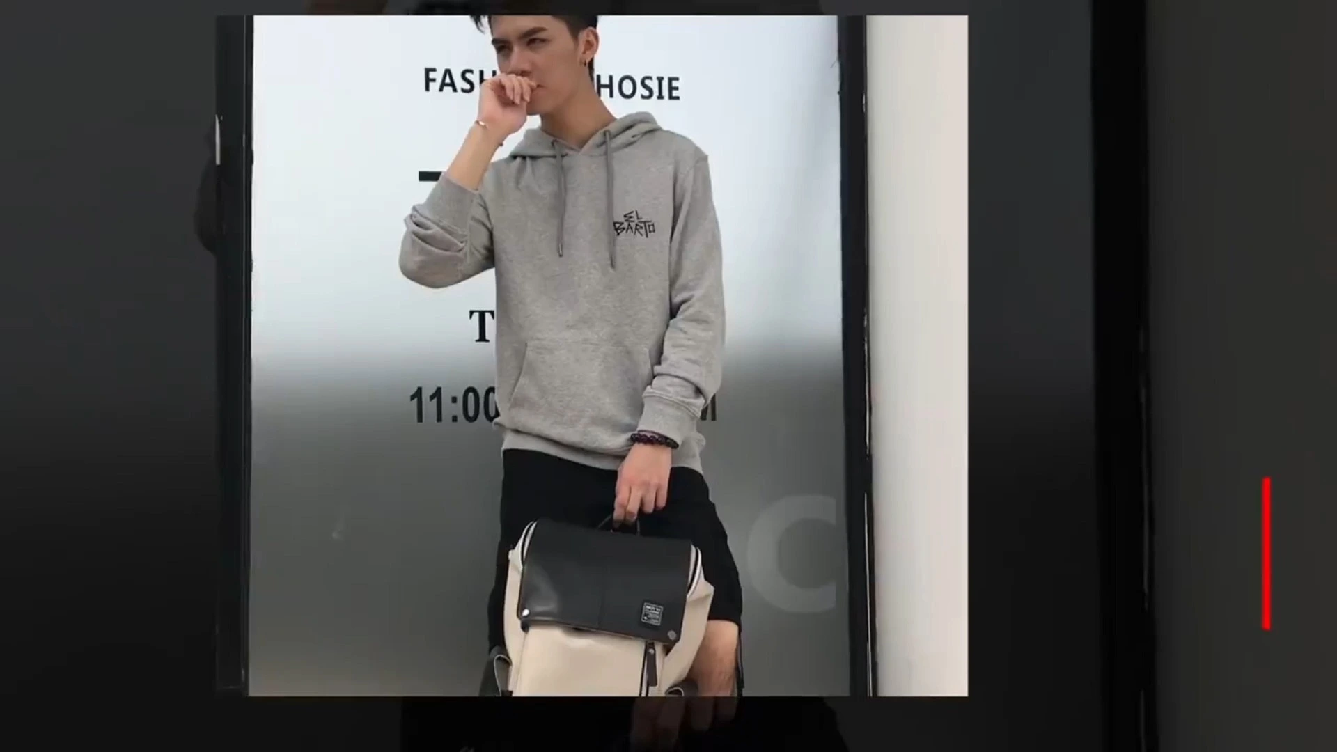 Mochila moderna bicolor em couro vegano para homens - Bolsa impermeável para laptop em PU com porta de carregamento USB 1