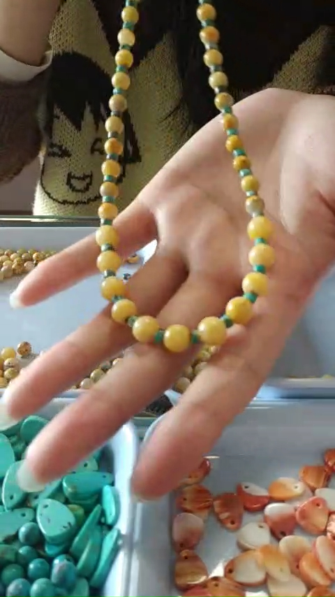 Bumblebee tower cheni necklace, ine turquoise heishi se spacer bead, inoyevedza kwazvo. 9