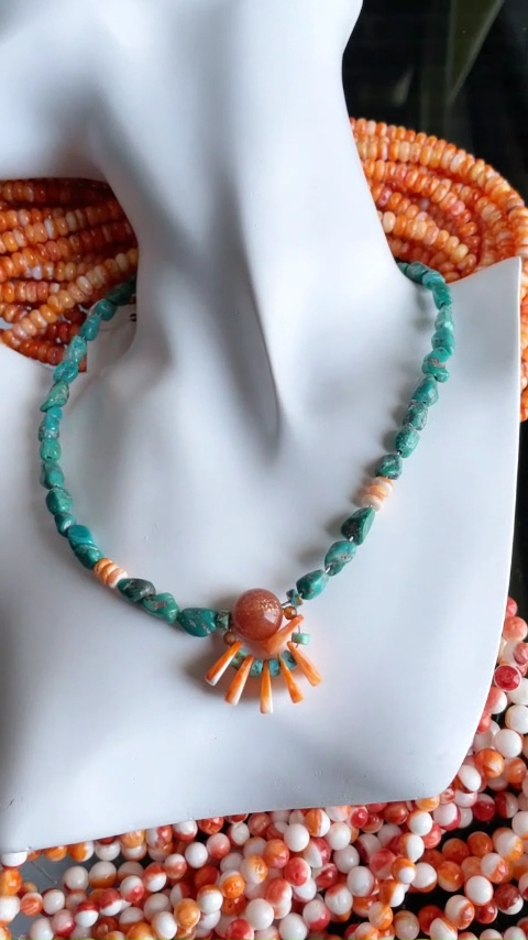 ਚੰਗੀ ਕੁਆਲਿਟੀ ਦੇ ਫਿਰੋਜ਼ੀ ਨਗਟਸ ਅਤੇ ਭੰਬਲਬੀ&ਸਨਸਟੋਨ ਗੋਲ ਬੀਡਸ ਹਾਰ ਸੈੱਟ 9