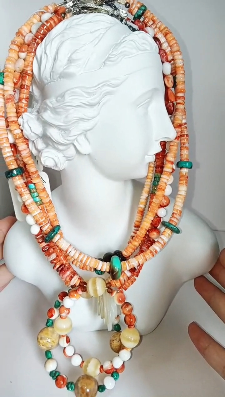 Masustansya nga kusog nga espiritu nga bato nga kwintas aron matabangan ka nga maputli ang imong hunahuna. 9