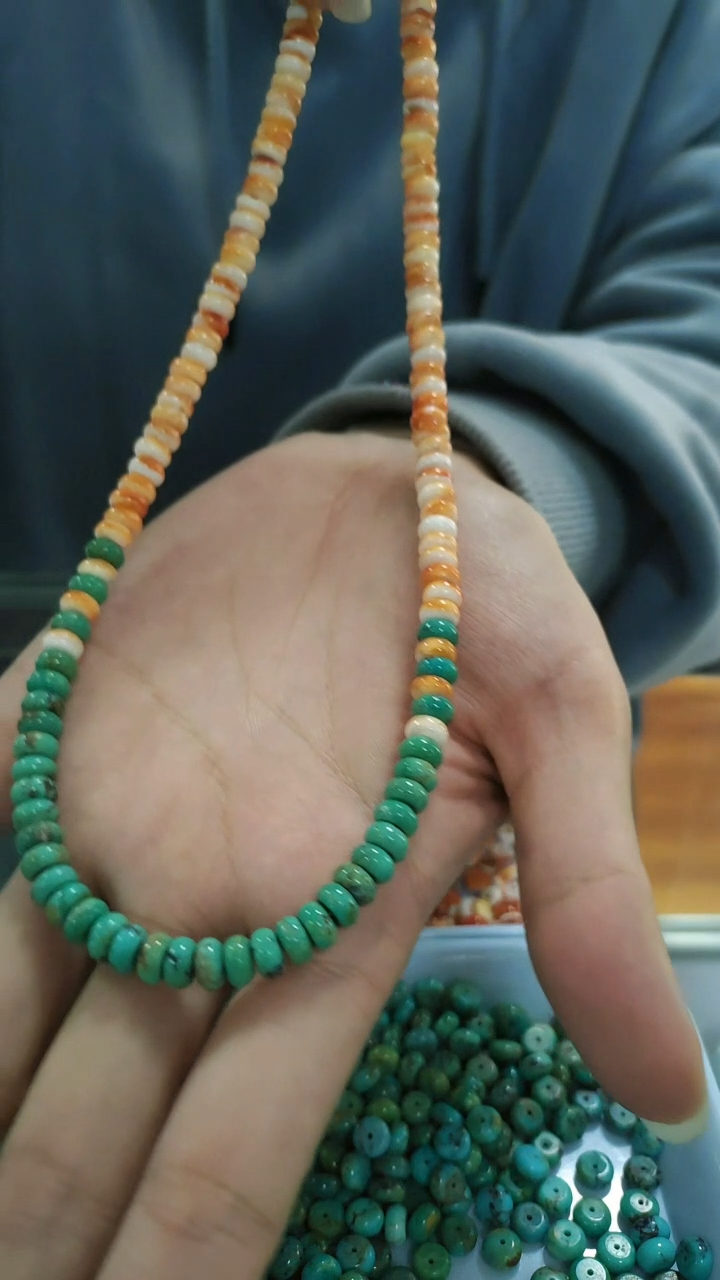 Natural turquoise in rondelle beads,adorn lovely and bright colors. This is a beautiful sight. 9