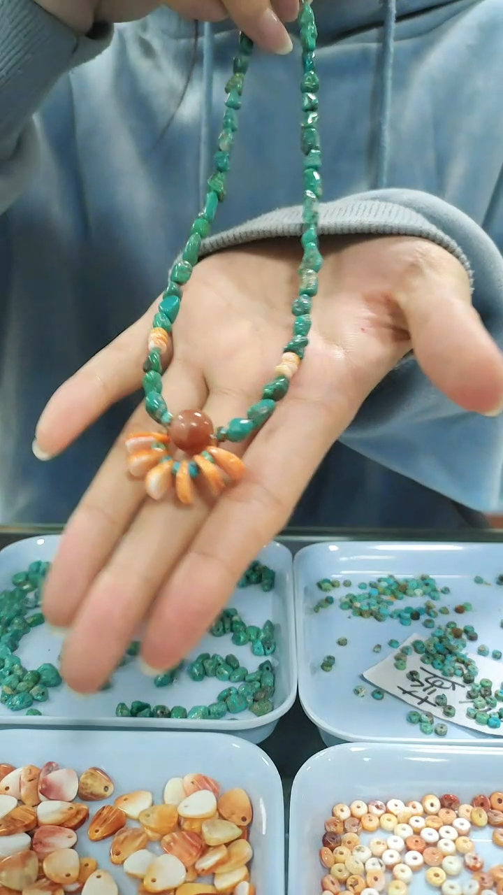 Hierdie skoonheid is beskikbaar in my aanlyn winkel. Turkoois gepaard met stekelrige oester. 9