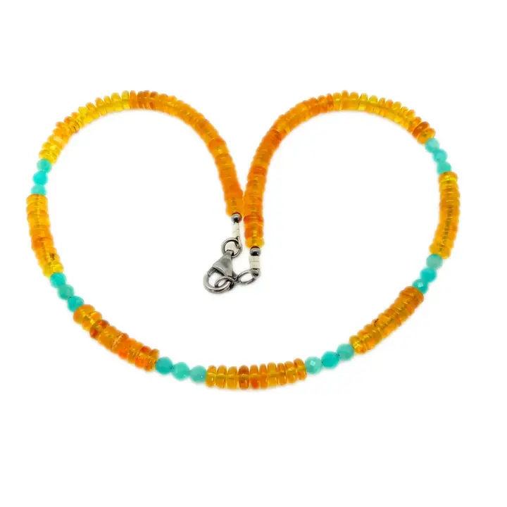 Onalar bilan yuqori sifatli rus porno Qiz dugonasini mast qilib siktirdi