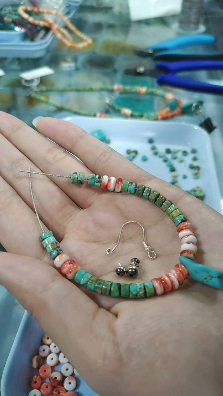 Две мали бебиња да се додадат во колекцијата! Овие се украсени со шилести остриги како и секогаш. 9