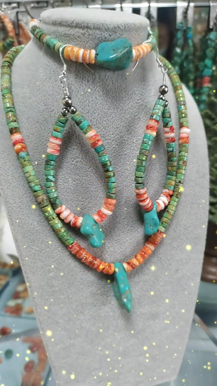 Yeni zərgərlik dəsti, bu firuzəyi və narıncı rəngli tikanlı istiridyələrdən ibarətdir 9