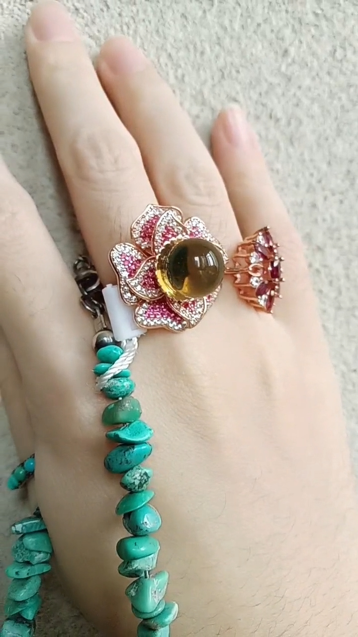 Turquoise is shinning in the sun.Very bright,glossy and pretty 9