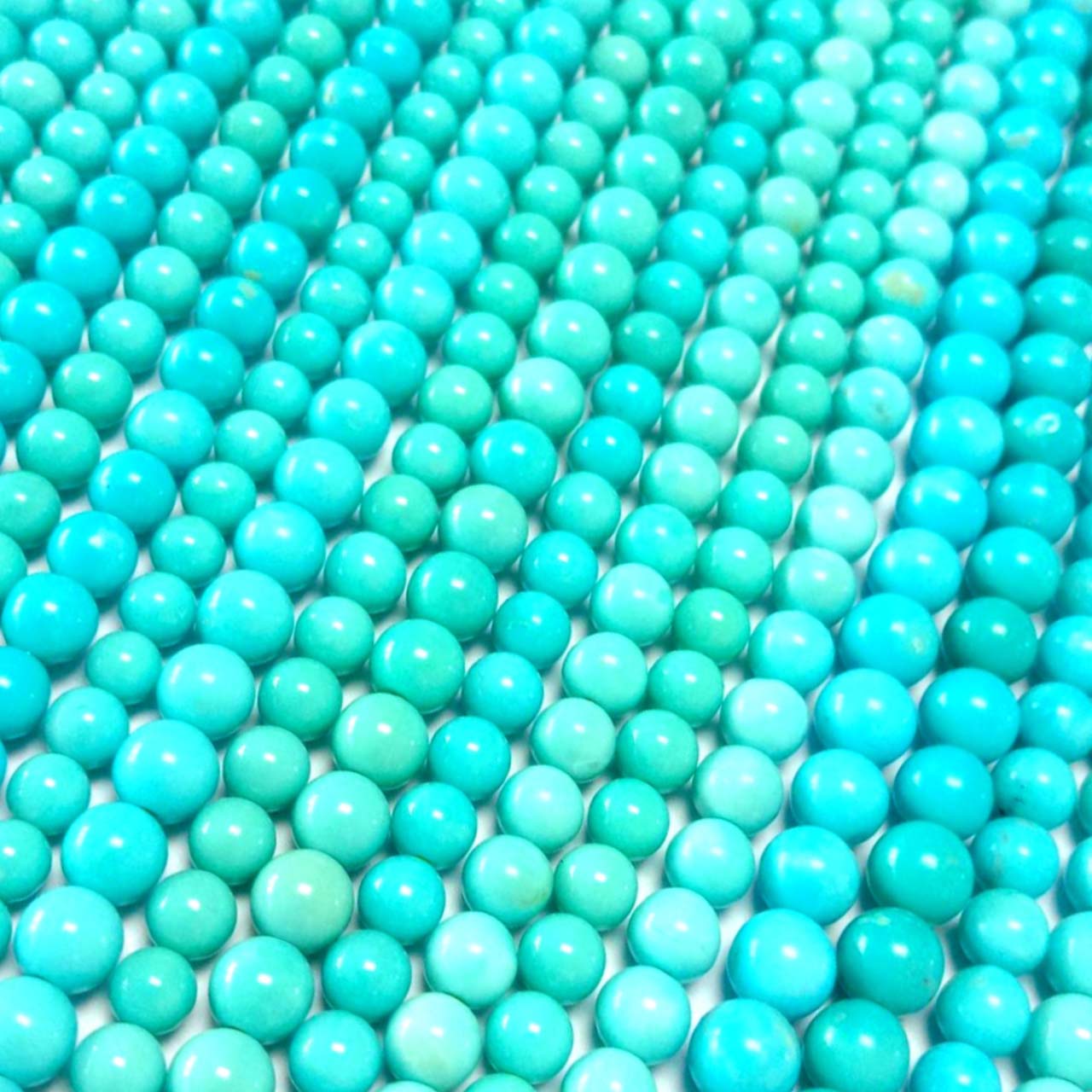 Grìogagan gorma turquoise gemstone 16 òirleach làn shreath 3mm na Banrigh Round Loose Turquoise Grìogagan Gems 18