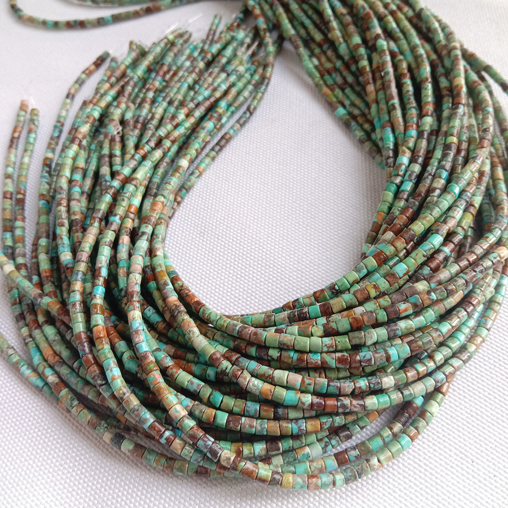 2mm 100% ត្បូងទទឹមធម្មជាតិទាំងអស់ រូបរាង Heishi Rondelle ពណ៌ធម្មជាតិដ៏កម្រ ត្បូងមរកត 16 អ៊ីញ 18