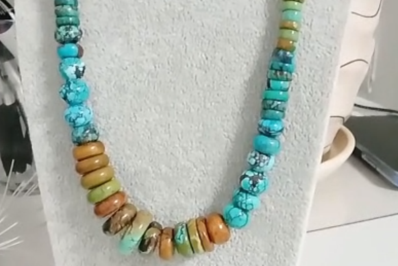 Lliwiwr afreolaidd naturiol Gleiniau Turquoise Rhydd 12