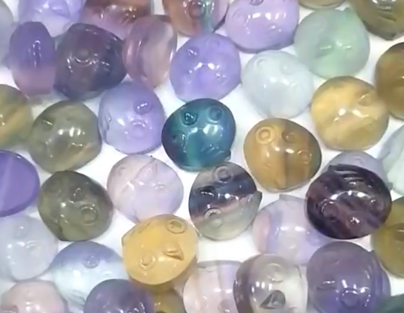 ត្បូងធម្មជាតិ ហ្វ្លុយអូរីត ឆ្លាក់ពណ៌បៃតង 8