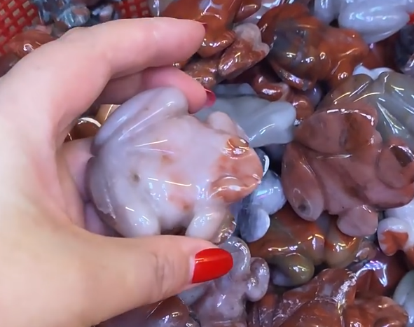 கிரிஸ்டல் தவளை சிலை கையால் செதுக்கப்பட்ட ரத்தினக் கல் 8