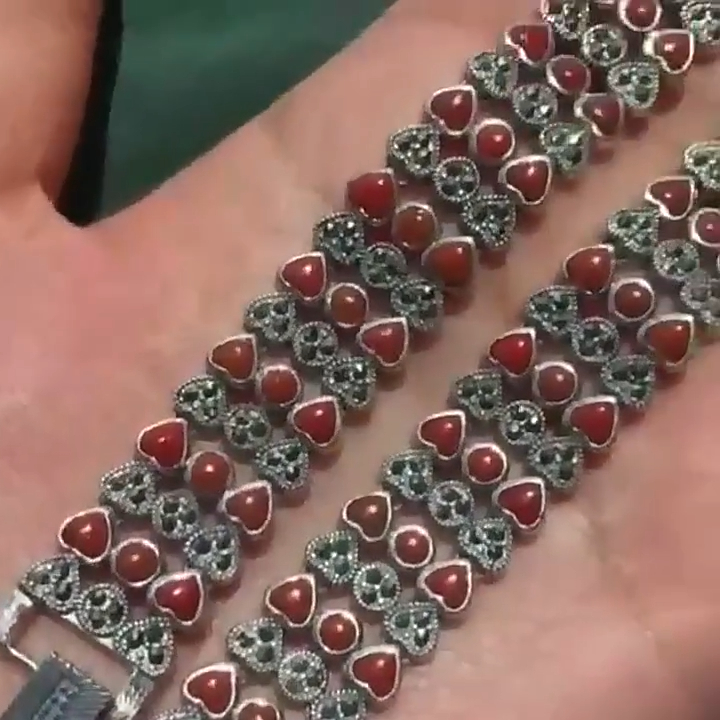 ខ្សែដៃអង្កាំក្រហម រាងមូល ឡានហុង 8