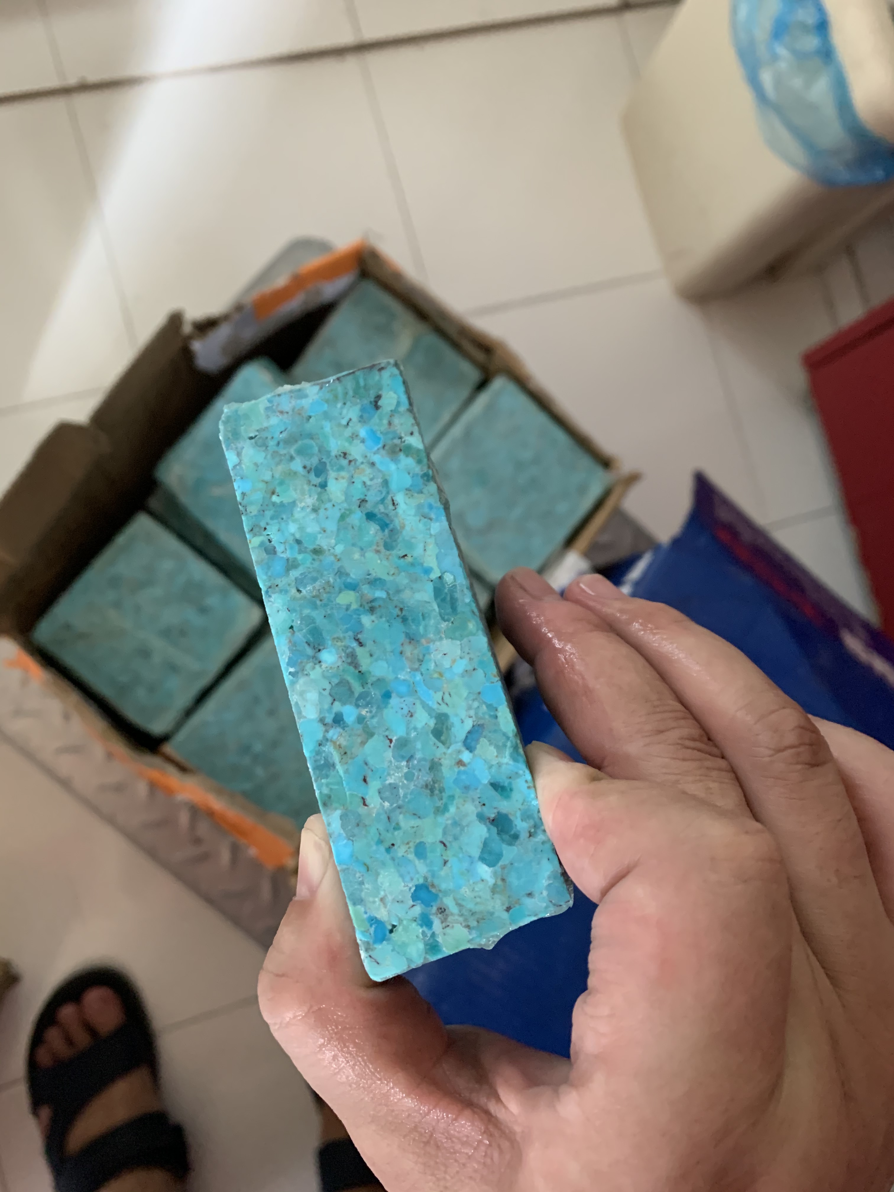 උසස් තත්ත්වයේ ටර්කියුයිස් සම්පීඩිත රළු ද්රව්ය කර්මාන්තශාලා මිලක් ස්වාභාවික රළු ටර්කියුයිස් ගල් ද්රව්ය 35