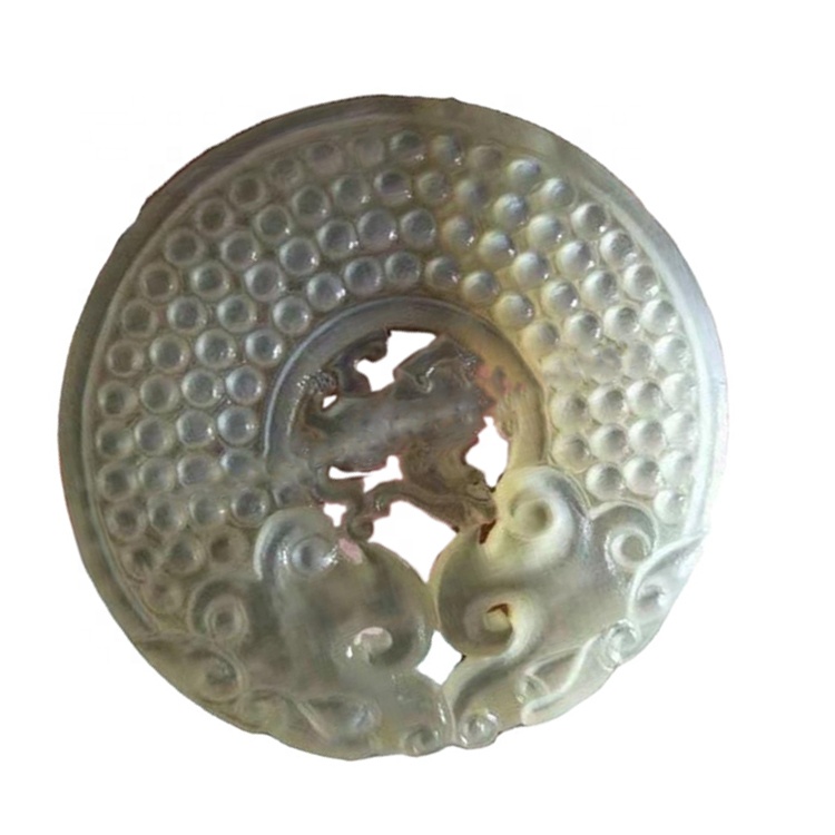 Pendentif en perles de coquille sculpté 9