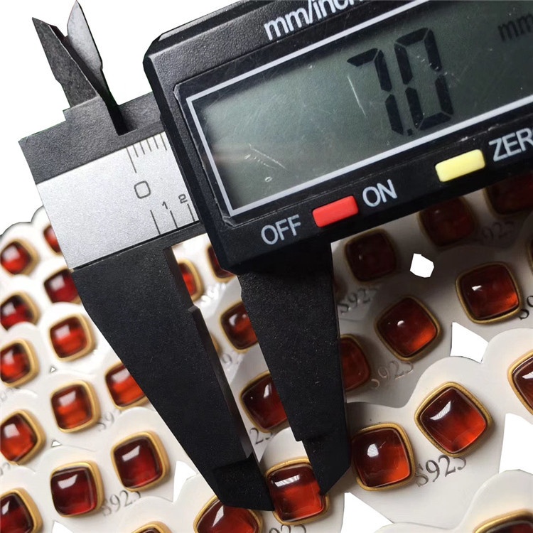 Естествен гранат скъпоценен камък квадратна форма CABOCHON 7мм 12