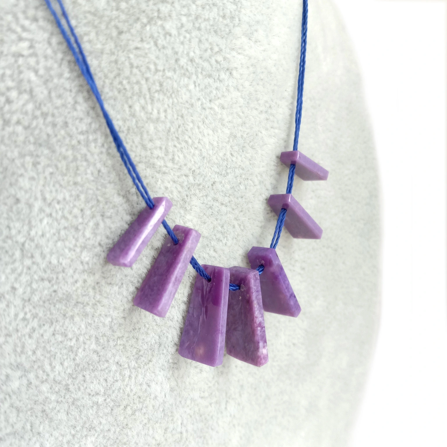 ត្បូង Cabochon ធម្មជាតិ Charoite ពណ៌ស្វាយចតុកោណរាង Charoite ធ្វើខ្សែក 1