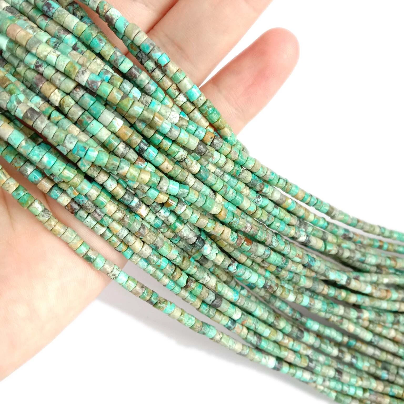 Natural Turquoise Beads Gemstone sefaha se tloaelehileng sa Turquoise heishi ho etsa mabenyane a entsoeng ka letsoho 1