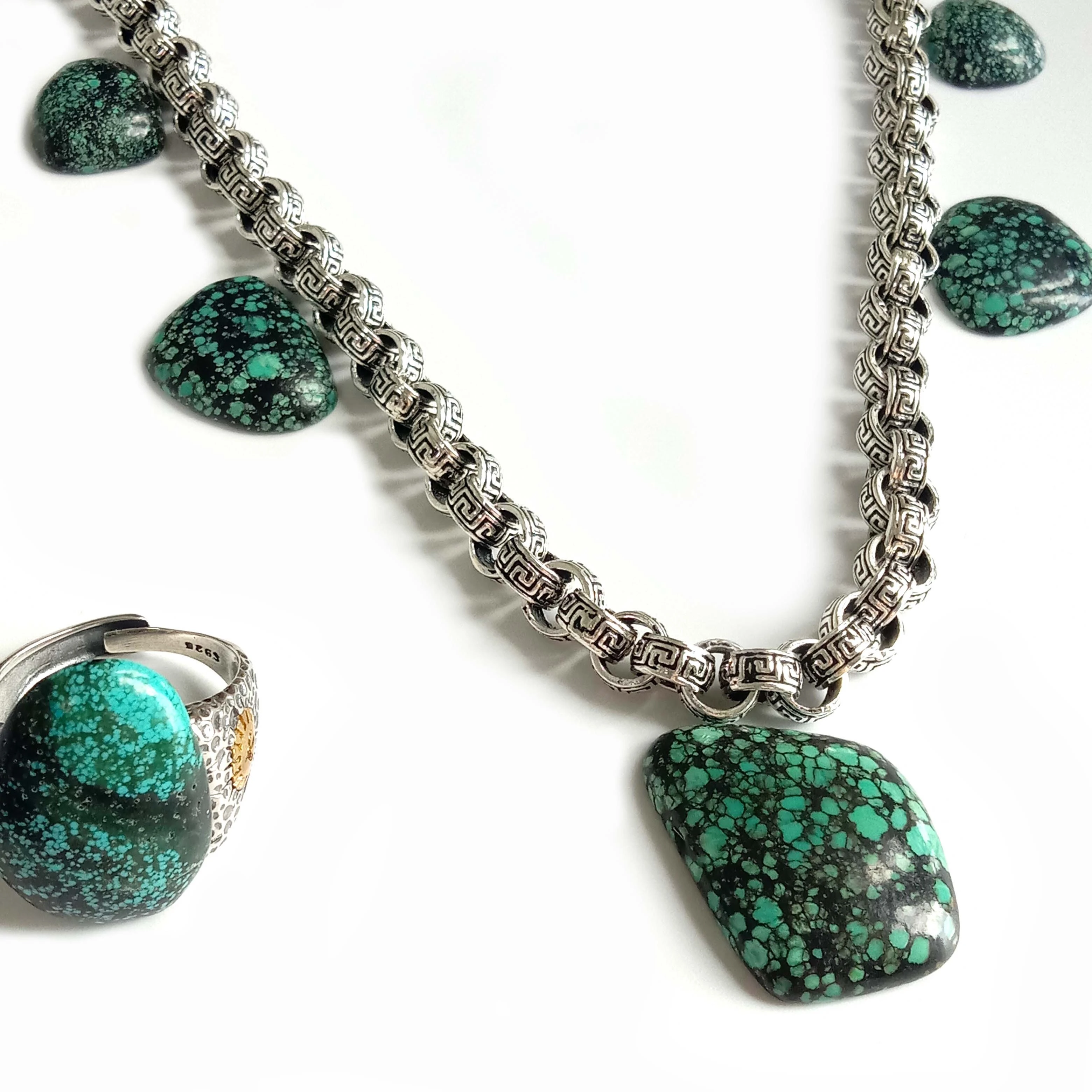 Vatosoa voajanahary turquoise pendant rojo firavaka fanaovana vato 1