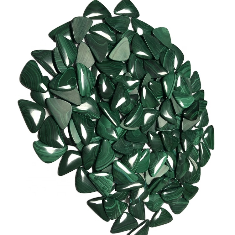 Natural nga Malachite Triangle Cabochon Triangle Malachite Pendant nga gidak-on nga Cabochon alang sa mga magbubuhat sa alahas 39