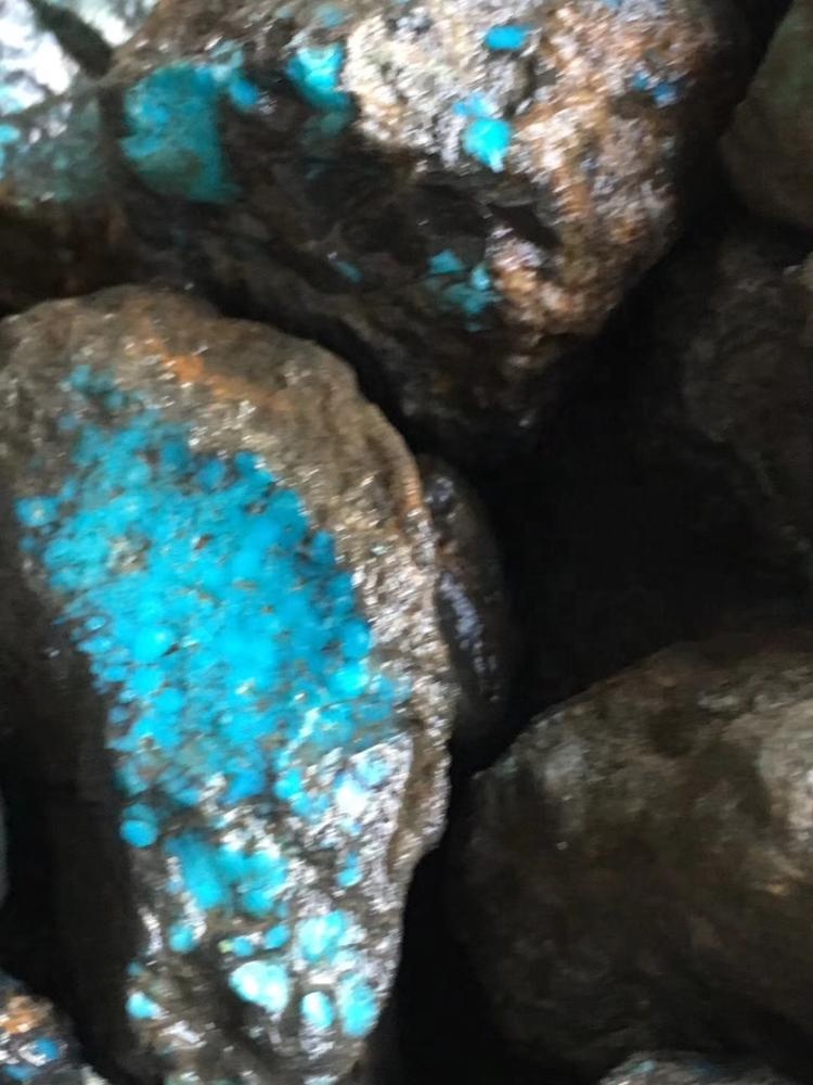 Dark Bule العنكبوت Web بشكل طبيعي مادة الفيروز الخام 15