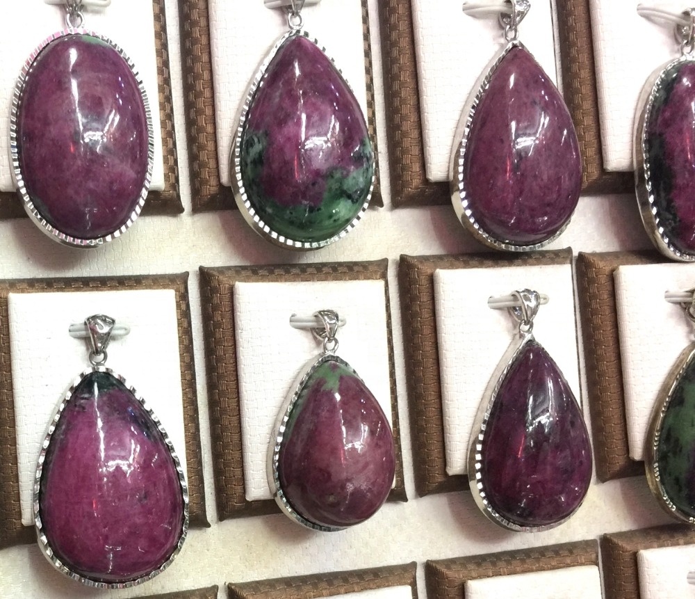 Vakre Natural Epidote Stone Wands Points Red Ruby Anheng i Green Til Salg 28