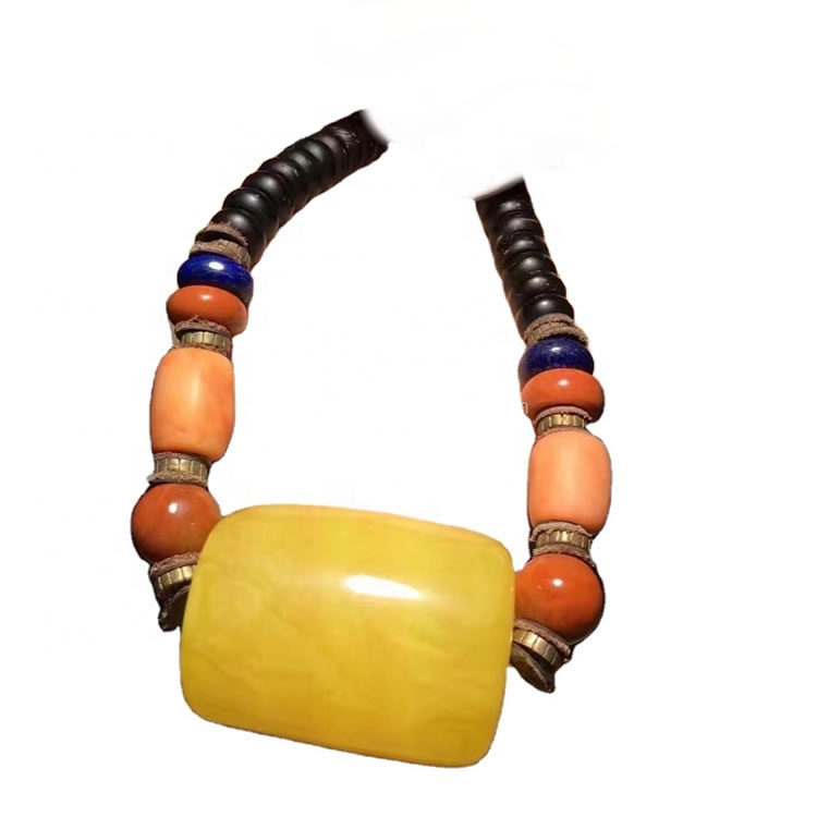 Ejiji dị mma nke Amber olu maka mmadụ na nwanyị ọla 30