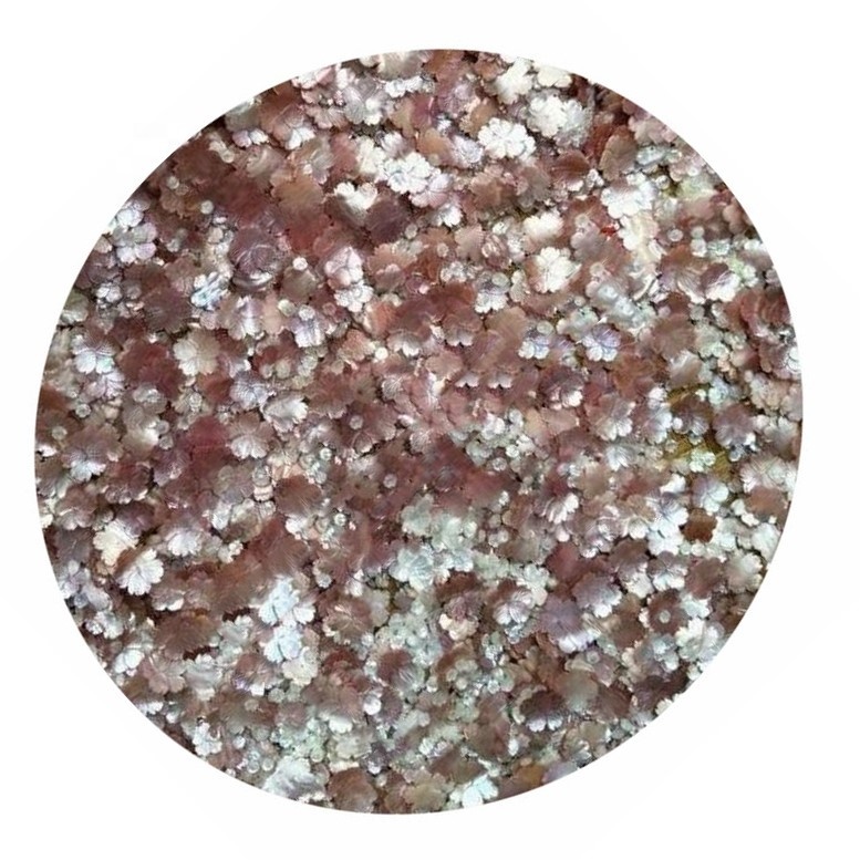 Natierlech Schuel geschnidde Blummen Pendant Bijouen 34