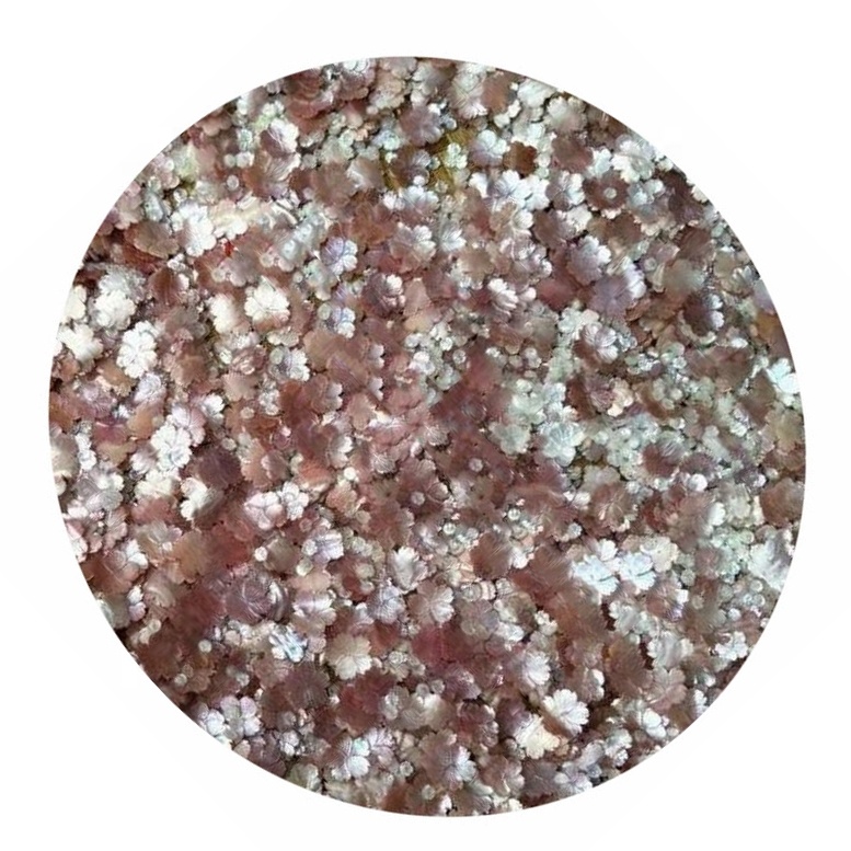 Natierlech Schuel geschnidde Blummen Pendant Bijouen 36