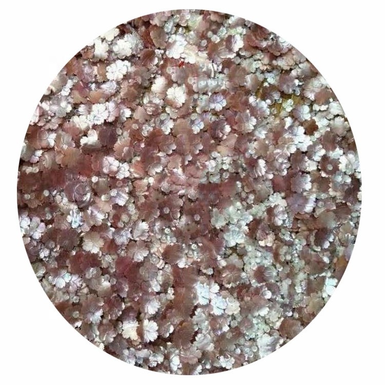 Natierlech Schuel geschnidde Blummen Pendant Bijouen 38