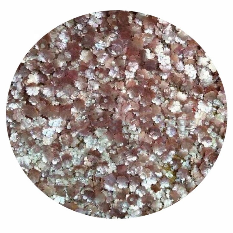 Natierlech Schuel geschnidde Blummen Pendant Bijouen 40