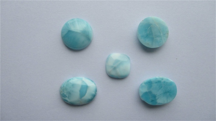 Hana nani pendant chip Shape Green Mica Gemtino 48