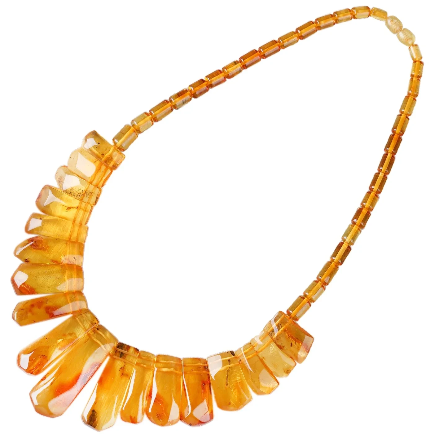 INecklace yeNdalo yeBaltic Sea engaphuculwanga yeNtshulube yeAmber Ubungakanani beNecklace malunga ne50*16 mm yeZipho eziKwabasetyhini. 1